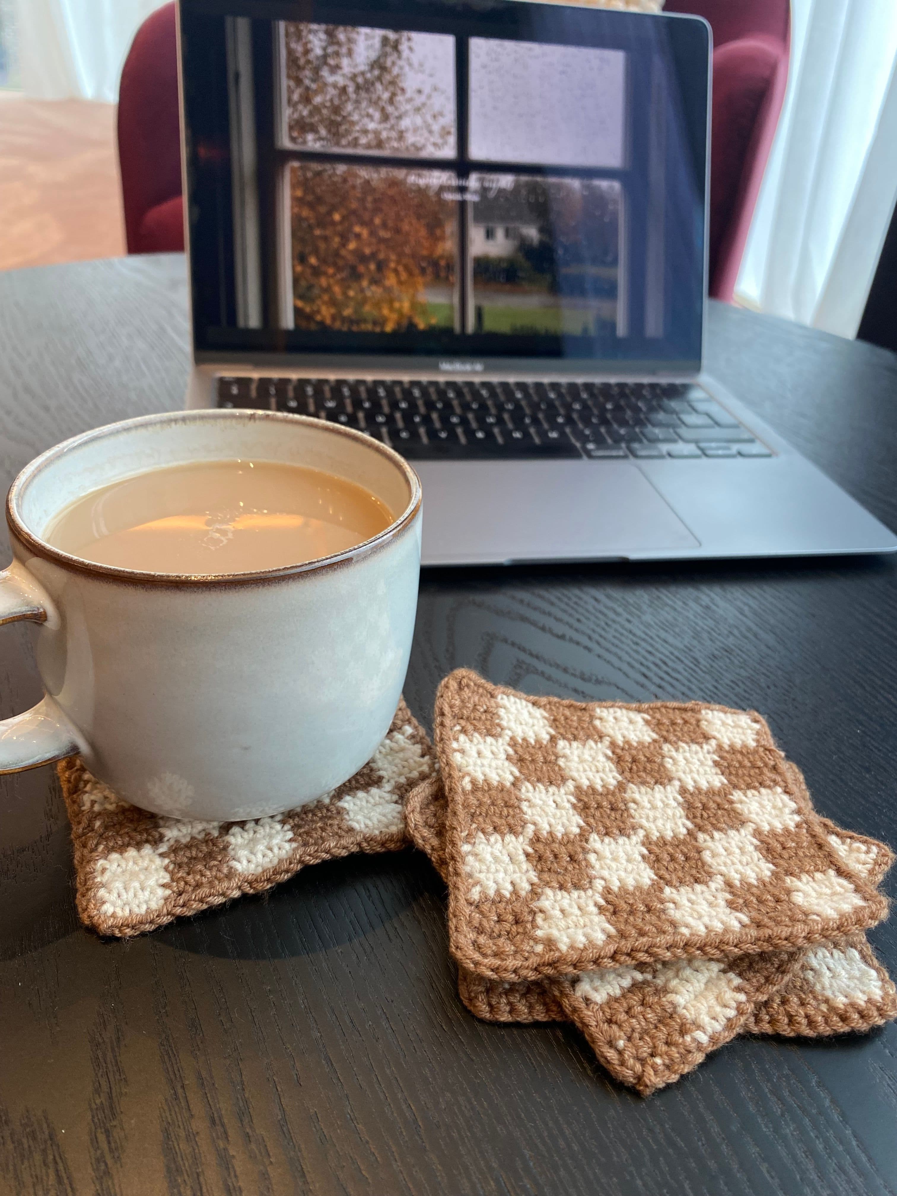 сheckered coasters (set of 4)