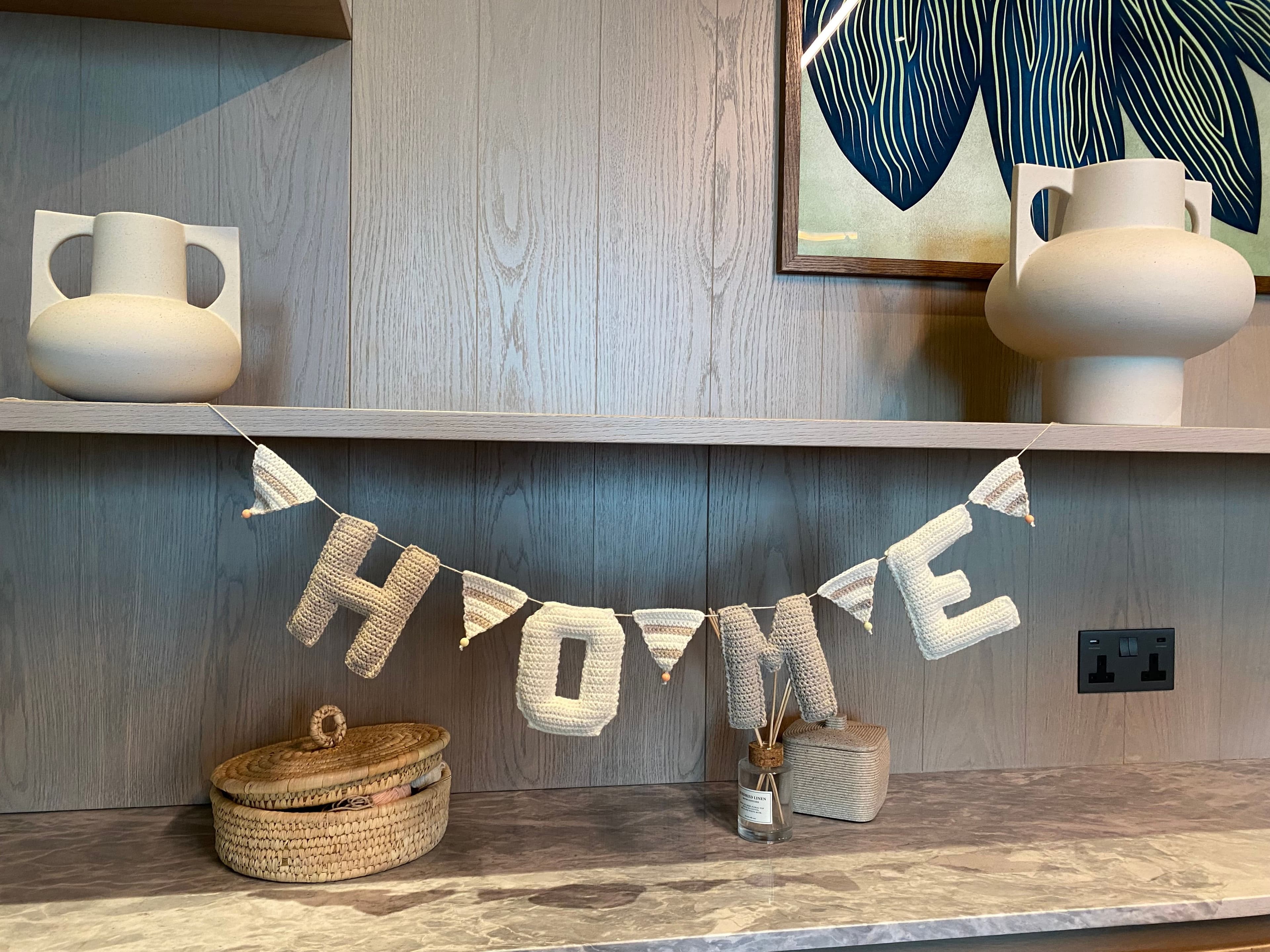 Guide: How to Decorate a Rented Apartment Without Damage and Expensive Decor